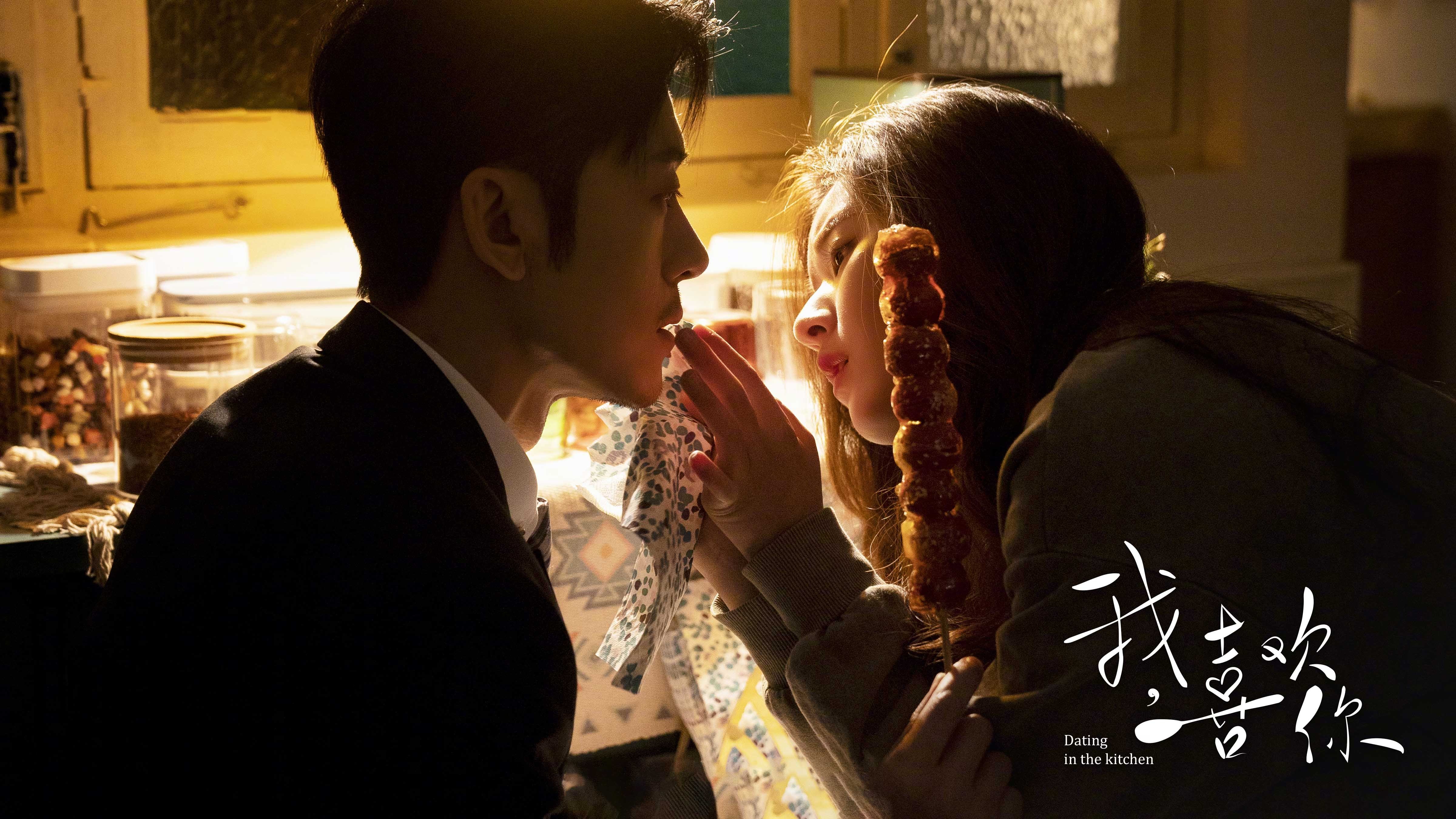 国家攀岩队训练注重动作连贯与节奏掌控，攀岩专项训练