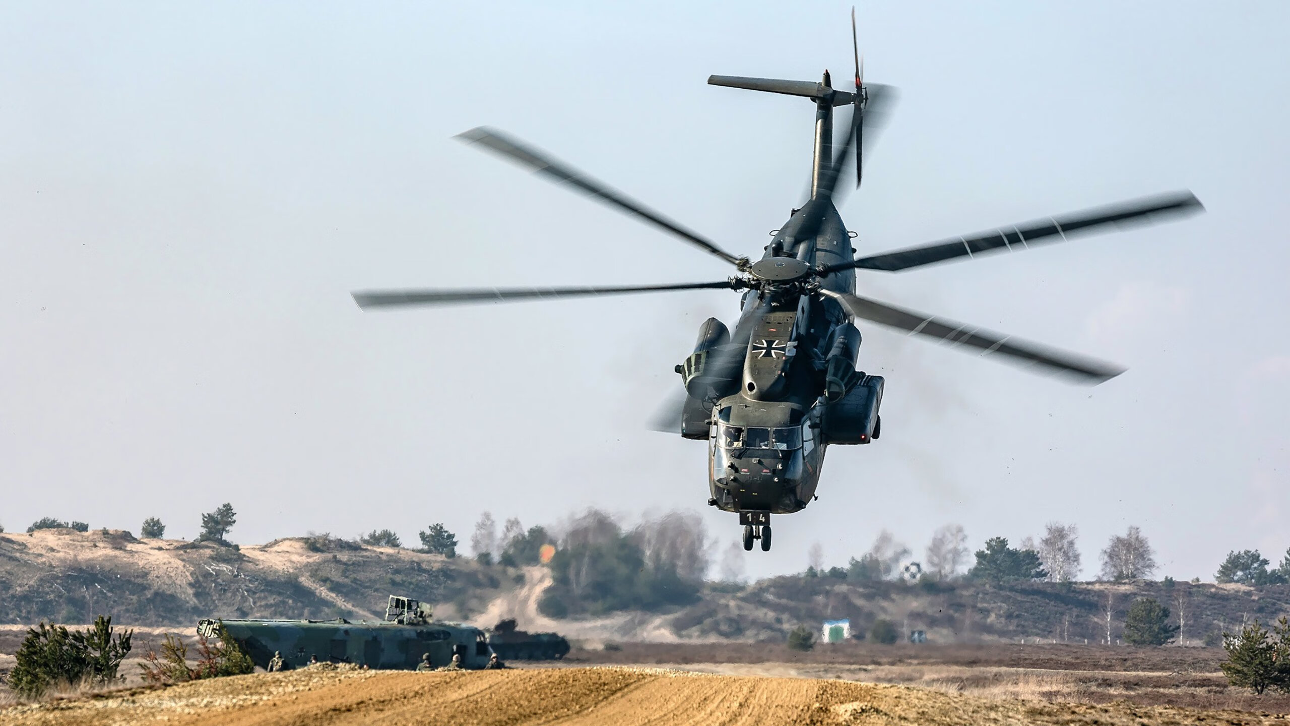 乐鱼官网-特色足球运动在国际高校中逐渐普及，促进交流融合，足球特色学校主题绘画