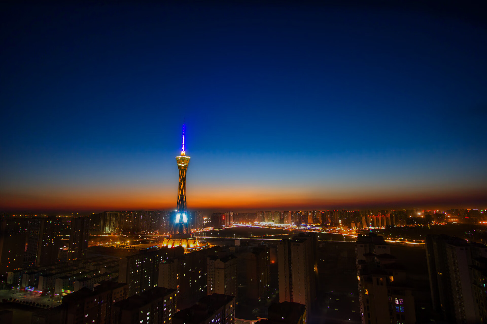 乐鱼电竞-特色足球运动在边远地区农村中逐步普及，促进地区平衡发展，足球特色学校主题绘画