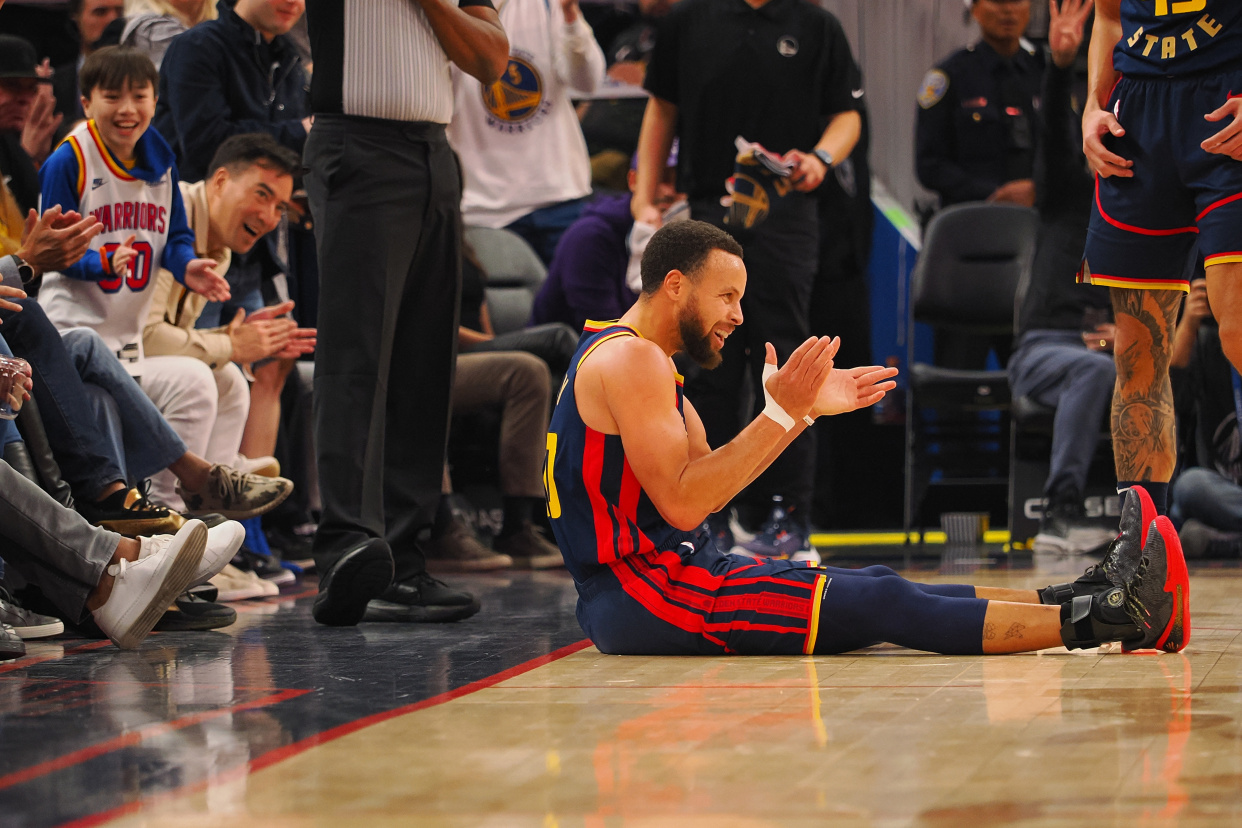 包含乐鱼体育：勇士队训练营：罗林斯展现防守技巧，争夺轮换位置的词条