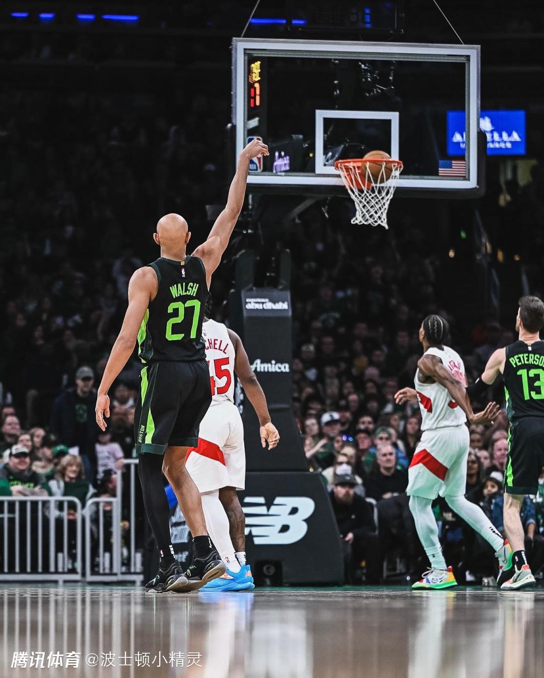 乐鱼体育：凯尔特人队季前赛：米哈伊柳克展现投射能力，争夺轮换位置的简单介绍